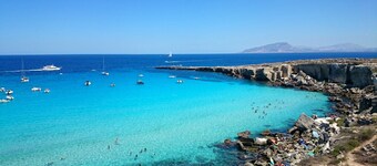 Villa delle Boungaville 700 meters from the sea - max tranquility surrounded by the verd