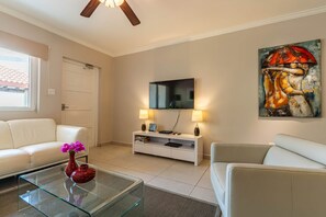 Una Smart TV, libros