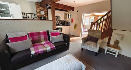 Wheat cottage, Chiddingly, spacious and well equipped character accommodation