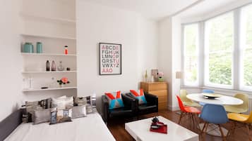 2 bedrooms, desk, iron/ironing board, travel cot