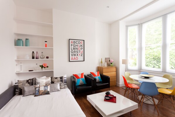 2 bedrooms, desk, iron/ironing board, travel crib