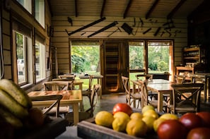 Tägliches inbegriffenes Frühstück