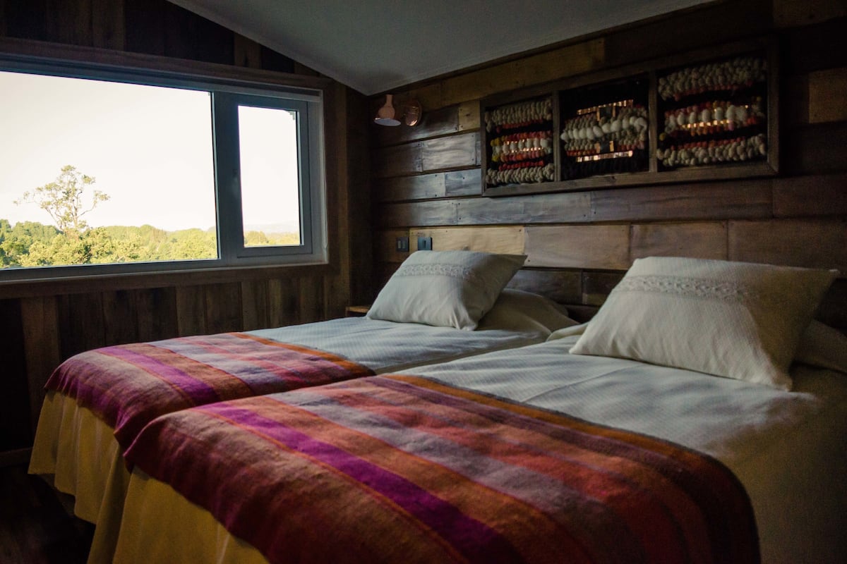 Standard-Zweibettzimmer, 2 Einzelbetten, Bergblick | Hochwertige Bettwaren, Minibar, Zimmersafe, Schreibtisch