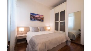 2 Schlafzimmer, Schreibtisch, Bügeleisen/Bügelbrett, WLAN