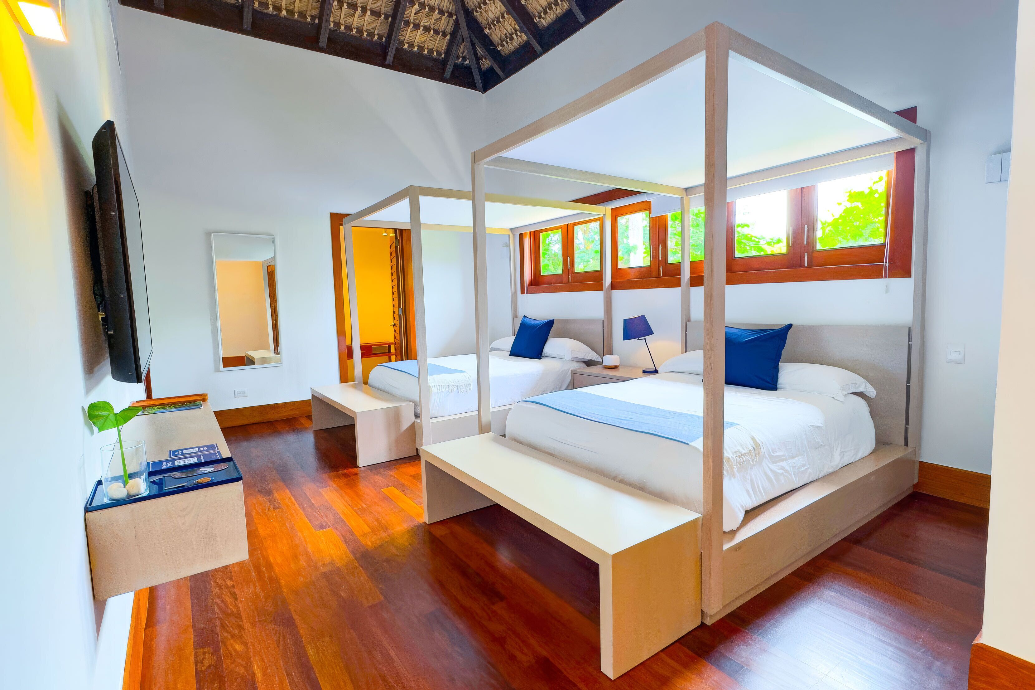 6 habitaciones, caja de seguridad en la habitación y escritorio 