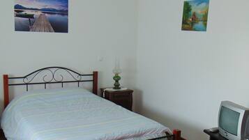 2 bedrooms, desk, soundproofing, iron/ironing board