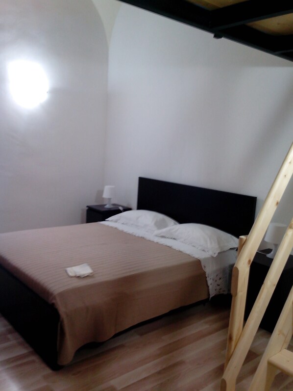 2 camere, ferro/asse da stiro, lenzuola, accesso in sedia a rotelle