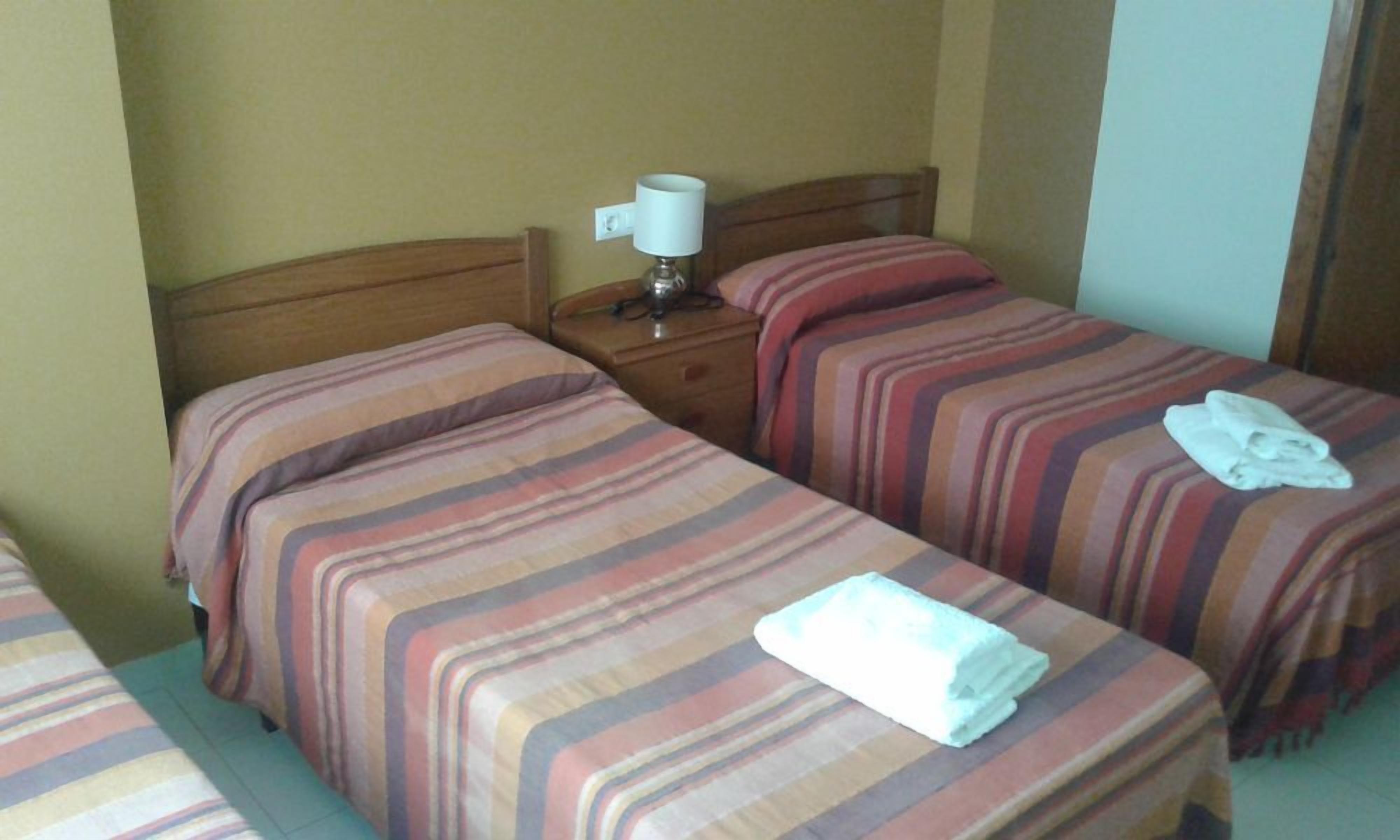 غرفة ثلاثية | ميني بار وواي فاي مجانًا وملاءات أسرّة