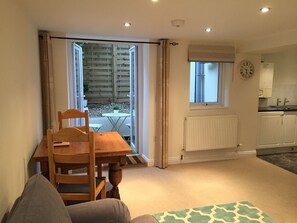 Interior - 1 bedroom courtyard apartment, Central Cheltenham (Cheltenham)