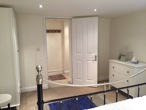 1 bedroom, iron/ironing board, internet, bed sheets