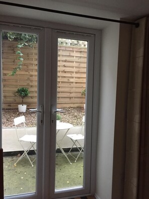 Interior - 1 bedroom courtyard apartment, Central Cheltenham (Cheltenham)