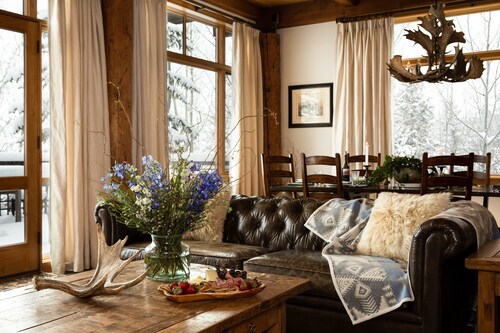 JHRL - Stunning Granite Ridge Lodge #17- Private Hot Tub - Teton Village |  Vrbo