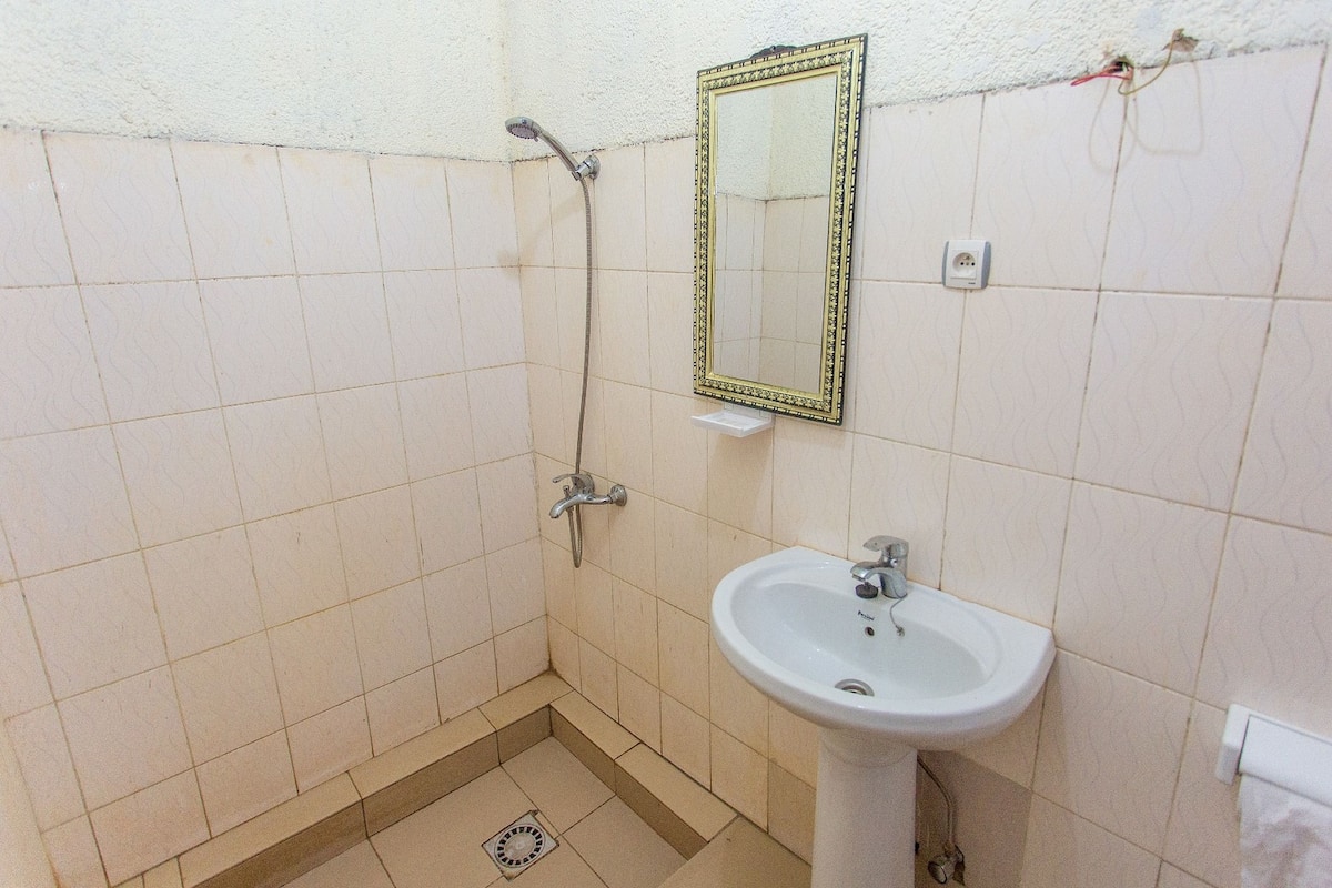 shower, rainfall showerhead, towels