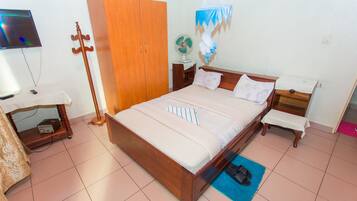 Minibar, escritorio y wifi gratis