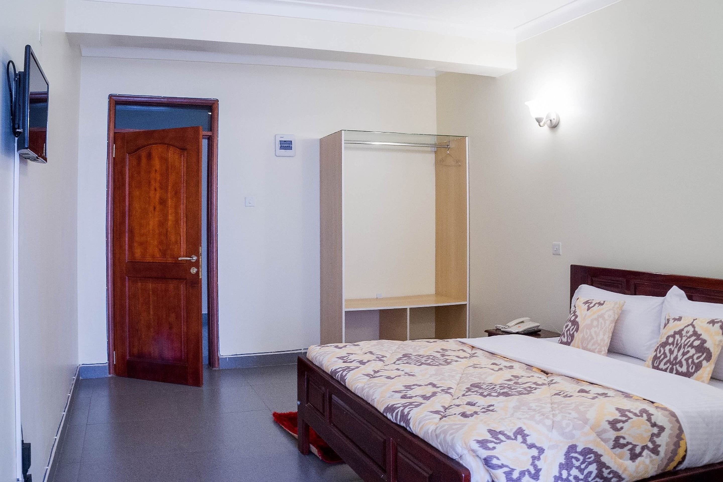 Soundproofing, free WiFi, bed sheets
