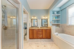 Ducha, secador de pelo y toallas