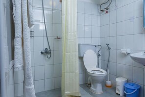 Executive Suite | Bathroom | Combined shower/tub, free toiletries, towels - Sophies Signature Suites (Entebbe)