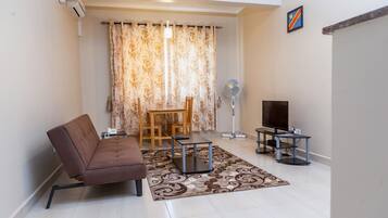 Executive Suite | Living area | TV