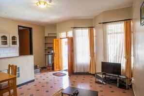 Executive Suite | Living area | TV - Sophies Signature Suites (Entebbe)