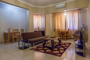 Executive Suite | Living area