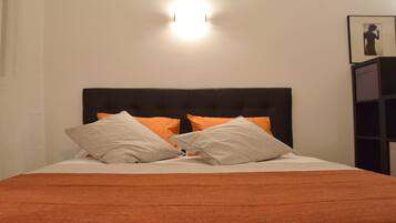 Iron/ironing board, WiFi, bed sheets, wheelchair access