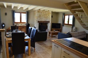 Dining - Beautiful Perogordian Style House (Les Farges)