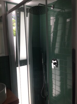Shower, hair dryer, bidet, towels - 1) HOLIDAY HOME ON THE BEACH, CENTRAL AREA, WI-FI, AIR CONDITIONING, PARKING SPACE (Alcamo)