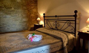 2 bedrooms, iron/ironing board, Internet, bed sheets