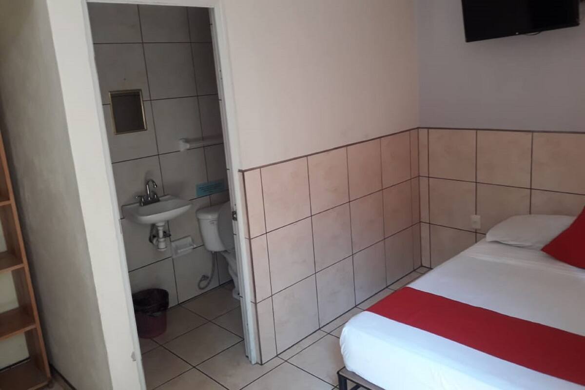 WiFi (free), bed sheets