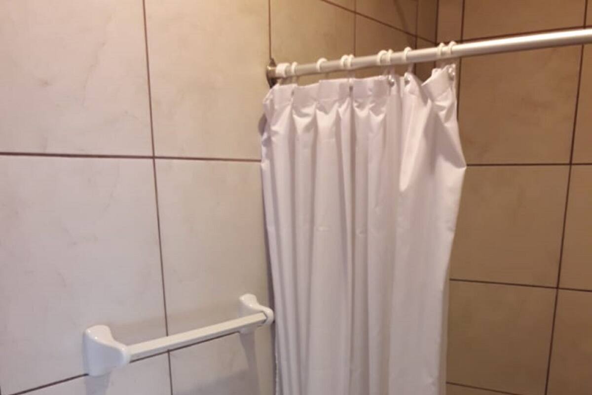 Shower, towels