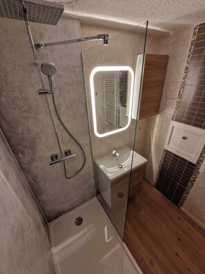 Ensemble baignoire-douche