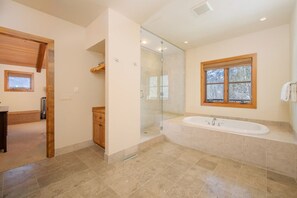 Combined shower/bathtub, hair dryer, towels - JHRL - Granite Ridge Lodge 12 - Lovely ski in, ski out luxury townhome (Teton Village)