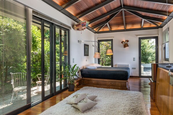 Design-villa - 2 soveværelser - privat pool - udsigt til pool | Opholdsområde | Fladskærms-tv