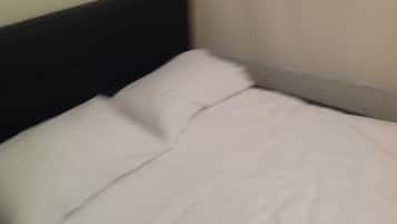 1 slaapkamer, een strijkplank/strijkijzer, reisbedje, gratis wifi