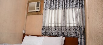 Maxton Suites Magodo