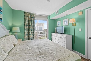 2 bedrooms, iron/ironing board, WiFi, bed sheets - Ocean view condo in the fantastic Seawatch Resort + Free Attraction Tickets! (Myrtle Beach)