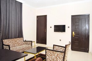 デラックス ルーム | リビング エリア | テレビ