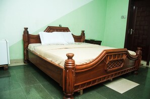 Bàn, bộ trải giường