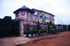 Mặt tiền nơi lưu trú