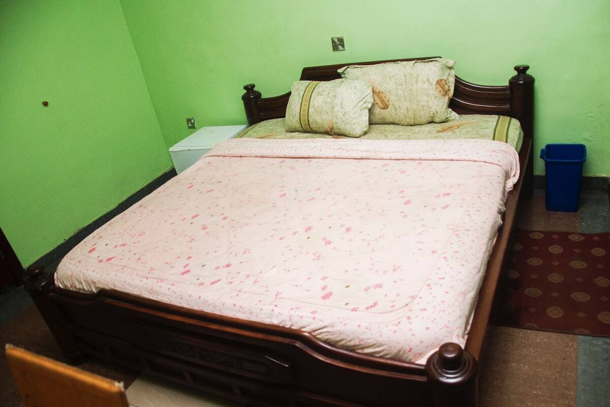 Desk, bed sheets