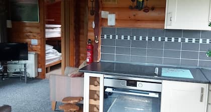 SELF CATERING 6 cabane en rondins, SNOWDONIA, animaux acceptés, vue sur la montagne