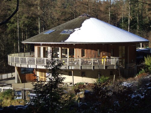 SNOWDONIA LOG CABIN RETREAT. 4/6 BERTH FAMILY/PET FRIENDLY. MOUNTAIN VIEWS