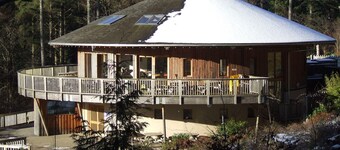 SNOWDONIA LOG CABIN RETREAT. 4/6 BERTH FAMILY/PET FRIENDLY. MOUNTAIN VIEWS