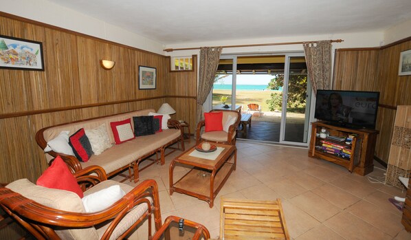 Smart-TV, DVD-Player, Stereoanlage