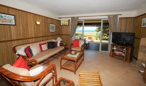 Smart-TV, DVD-Player, Stereoanlage