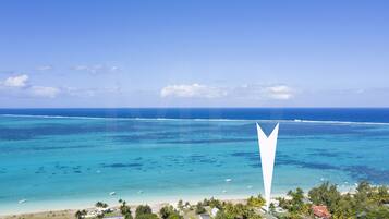 Beach nearby, sun-loungers, beach towels