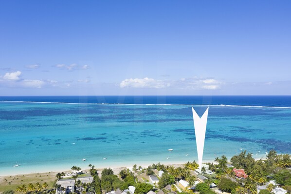 Beach nearby, sun-loungers, beach towels