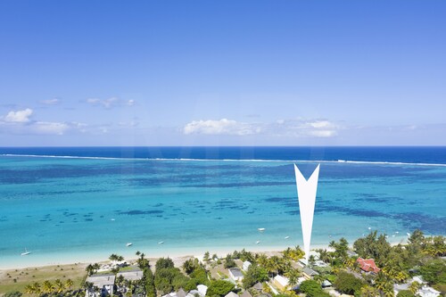 Waterfront Villa Eastern Wind on the magnificent Pointe d'Esny beach