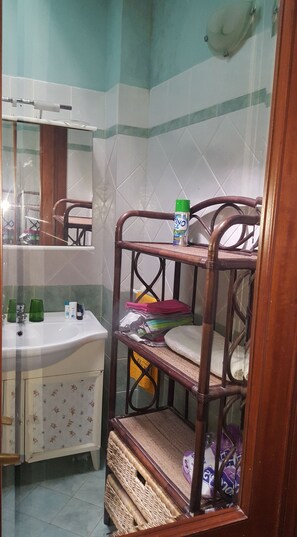 A bathroom with a wooden bunk bed, a sink, and a mirror. - The house of the lodole (Monreale)