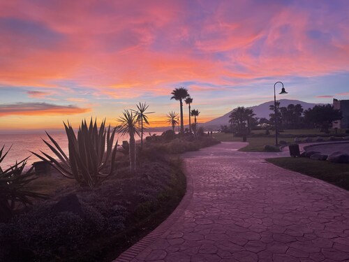 Schöne Wohnung im Erdgeschoss mit Garten, neben dem Pool. Kostenloses Wifi & Parkplatz